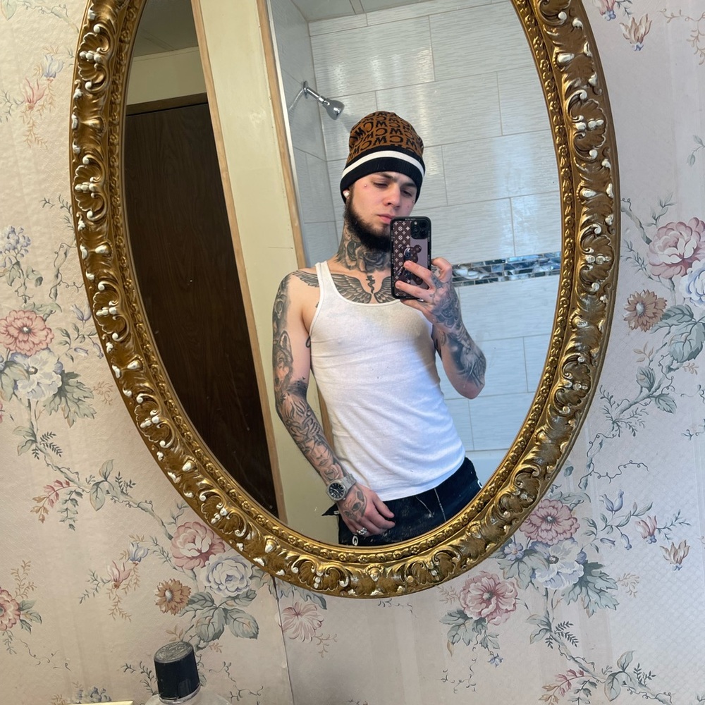 Meet your Posher, Enmanuel